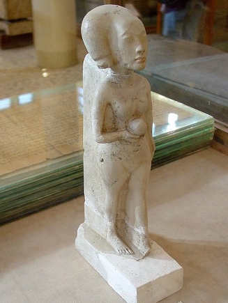 Статуя принцессы, дочери Эхнатона и Нефертити, похищенная из музея Меллауи.