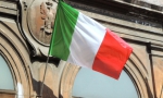Видео фашистского приветствия толпы в центре Рима потрясло Италию, но не её премьера