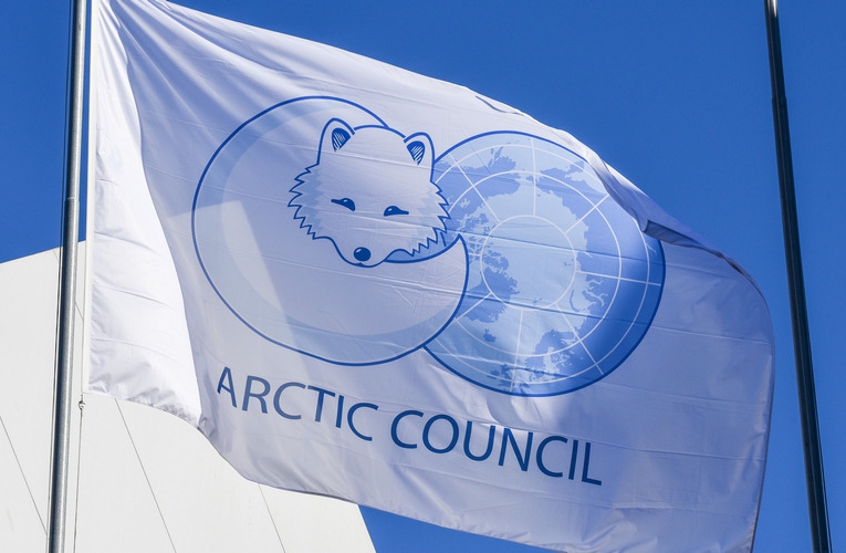 Флаг Арктического совета (cc) Arctic Council