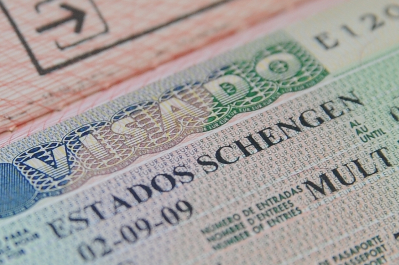Турфирмы заявили о росте спроса россиян на шенгенские визы. Что это значит?