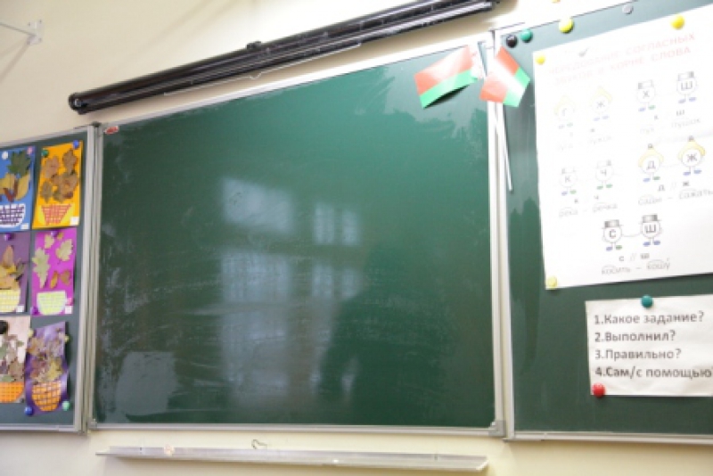 Калужский министр пояснил родителям, почему они добровольно должны ремонтировать школы