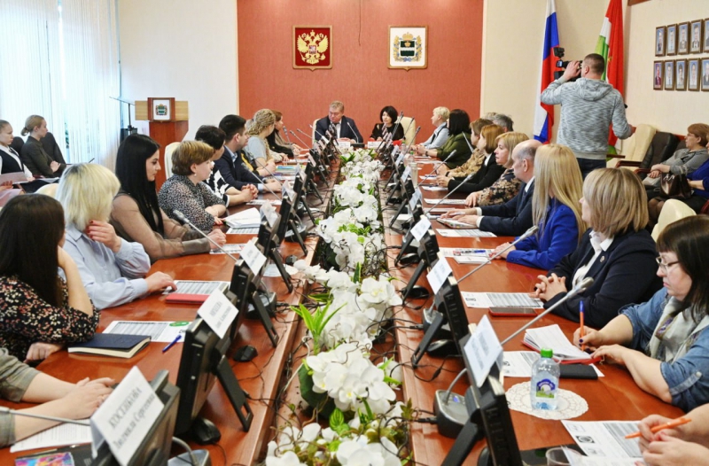 Питч-сессия представителей калужских некоммерческих организаций с делегацией из Луганска.  Фото пресс-службы правительства Калужской области.
