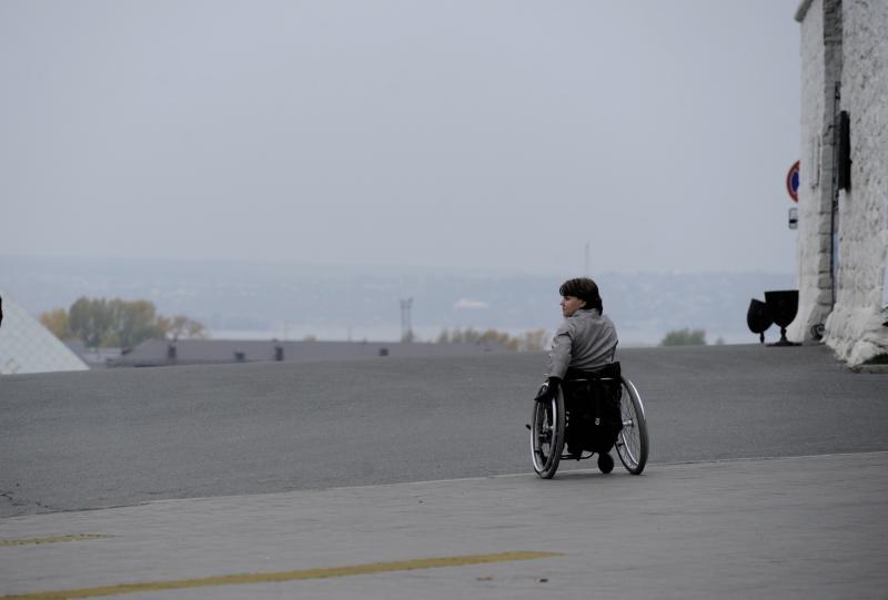 Инвалид колясочник. Фото: Дарья Ильина © ИА REX