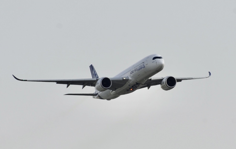 . Airbus A350-900. :     REX