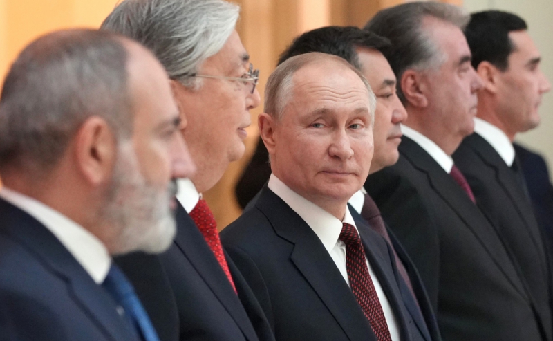 Владимир Путин с лидерами стран СНГ. Фото: пресс-служба Кремля