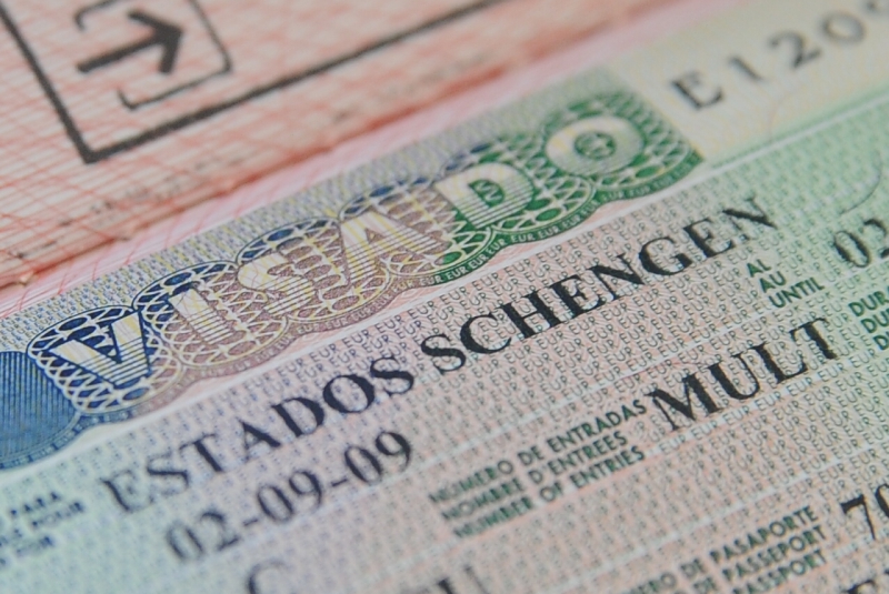 Шенгенская виза. Фото: Дарья Ильина © REX