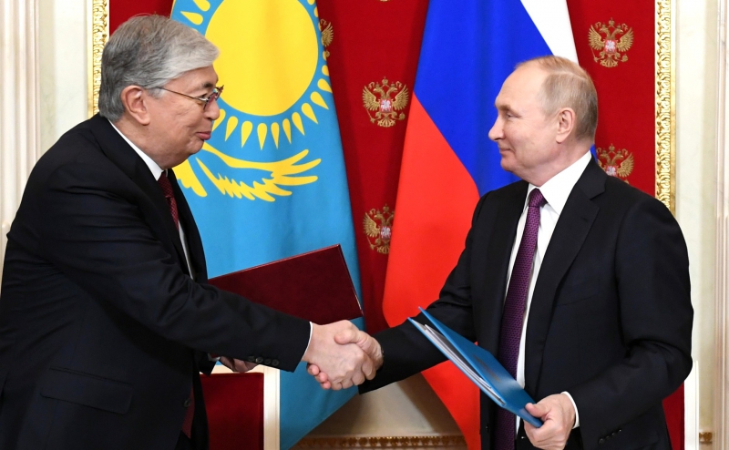 Отношения с Россией: Казахстан проводит экономическую политику «на стыке»