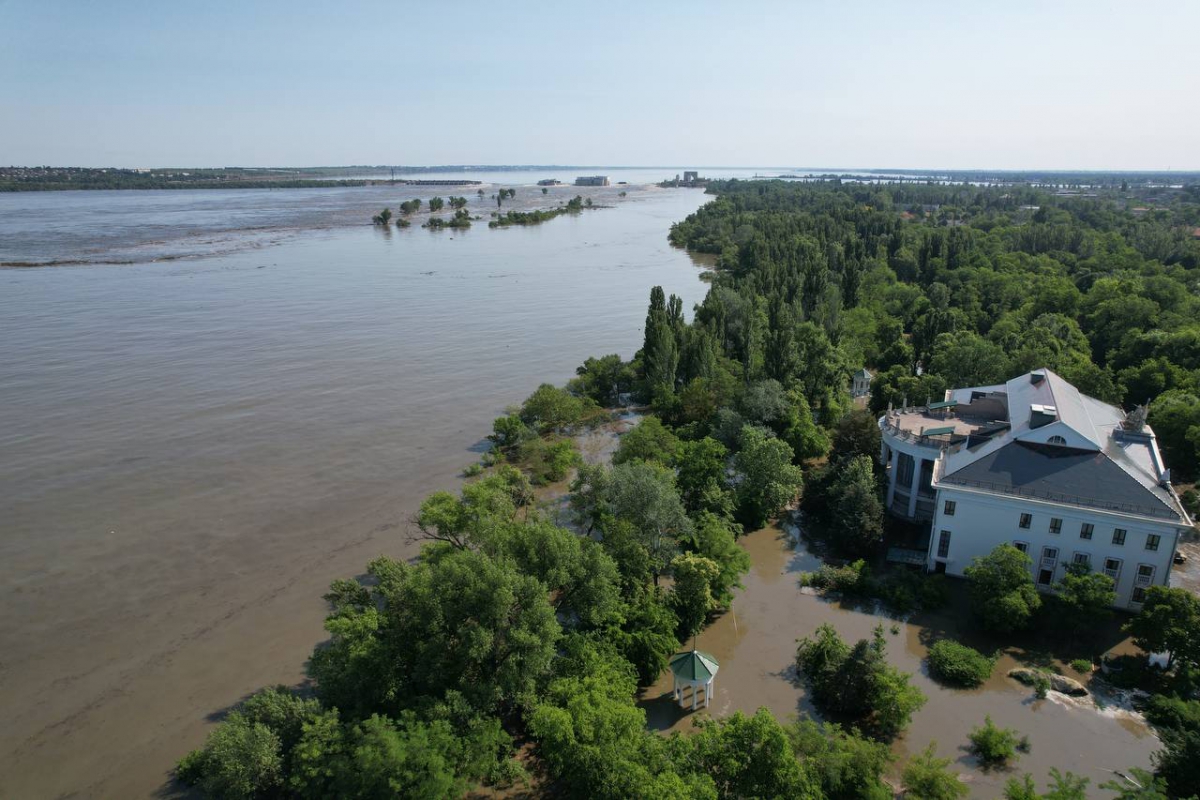 Севастополь отправил гумпомощь пострадавшим от разрушения Каховской ГЭС