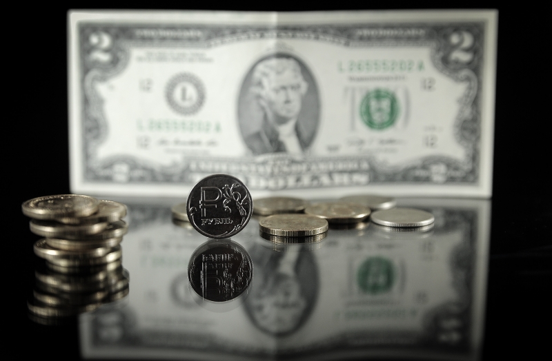 Доллар. Рубль. Фото: Дарья Ильина © REX