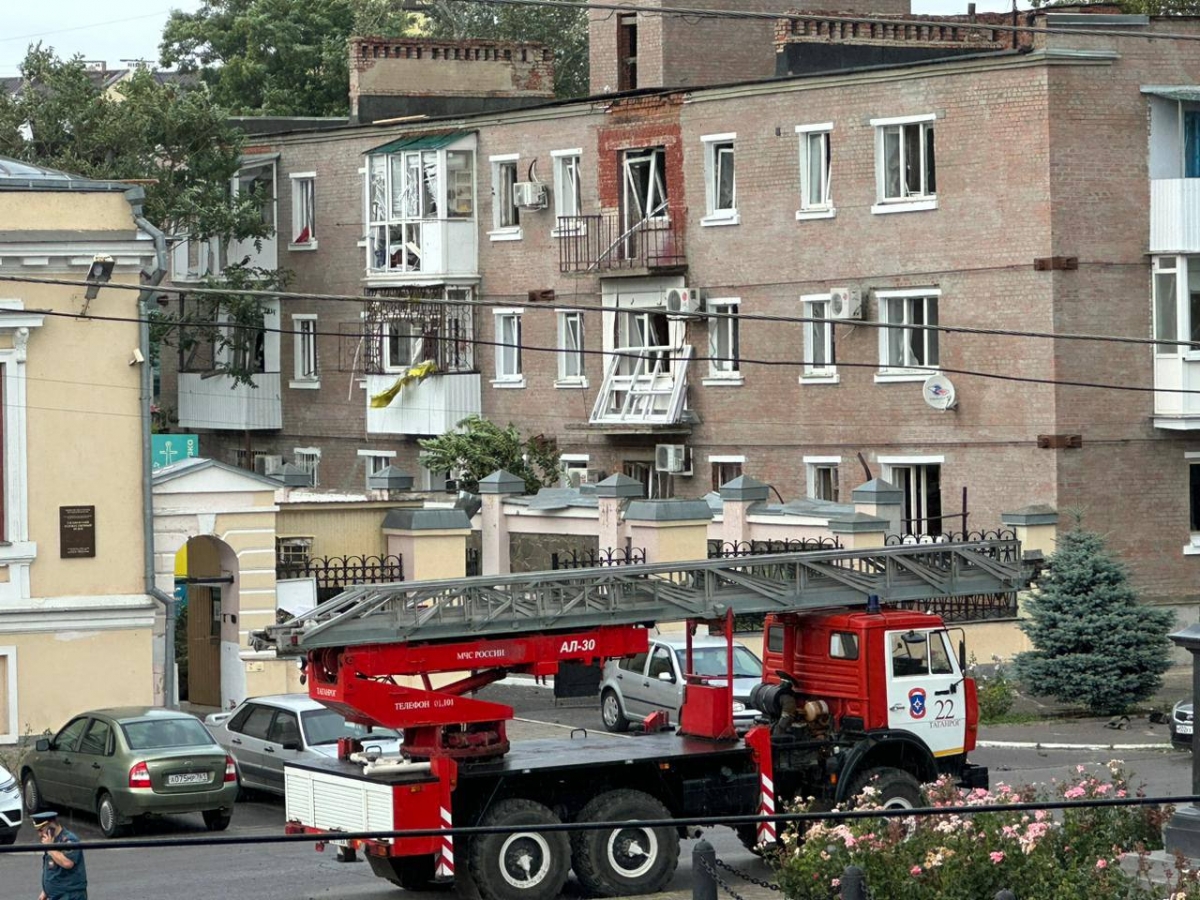 Эпицентр взрыва пришелся на территорию Таганрогского художественного музея. Фото: телеграм-канал Василия Голубева