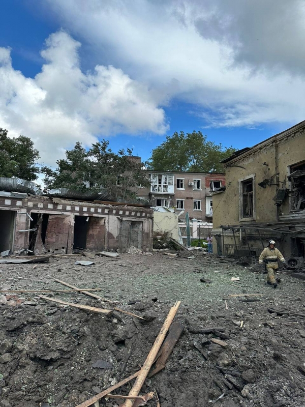 Последствия взрыва ракеты в центре Таганрога. Фото: телеграм-канал Василия Голубева