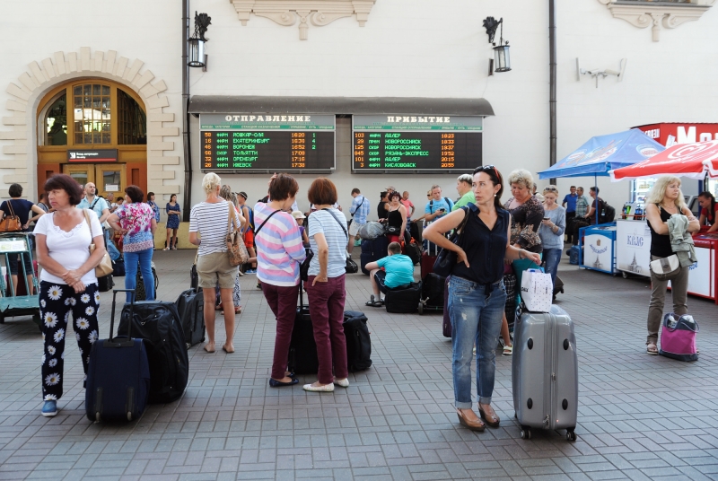 Туристы. Вокзал.  Фото: Дарья Ильина © REX