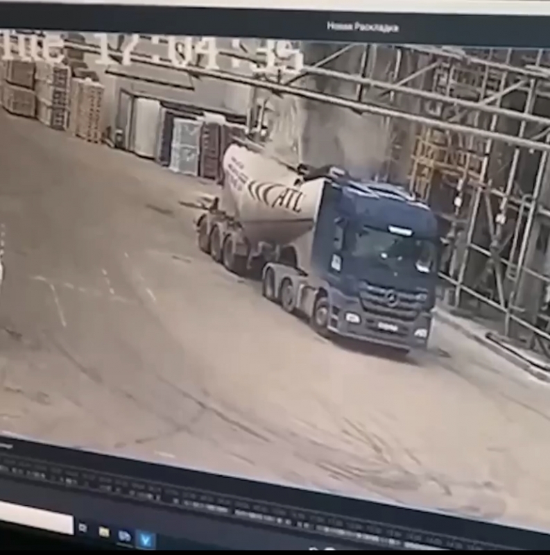 Водителя цементовоза в Коломне убила отлетевшая крышка люка