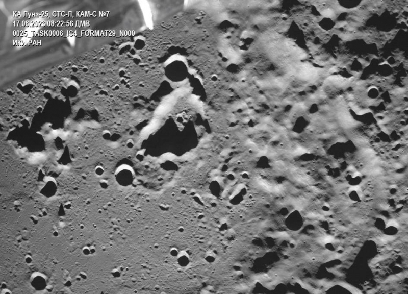 Снимок лунной поверхности, сделанный станцией «Луна-25». Фото: Роскосмос