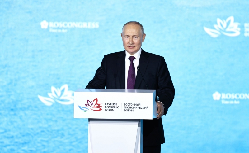 Президент России Владимир Путин провёл встречу с главой делегации Китая на ВЭФ