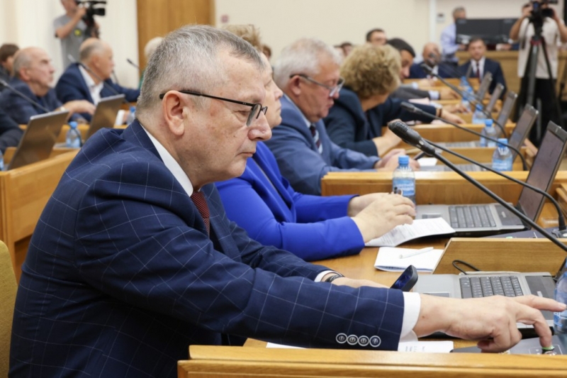 Заседание сессии областного парламента. Фото пресс-службы Законодательного собрания Калужской области.