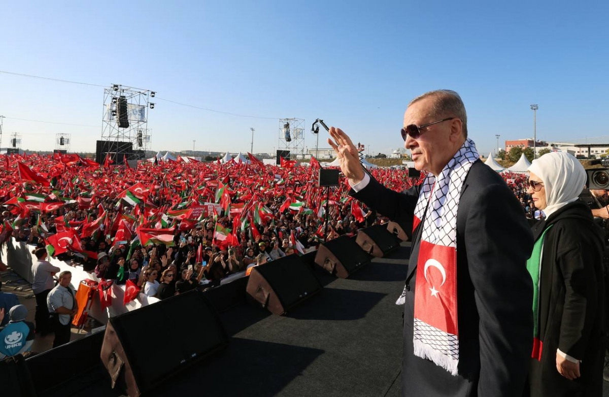 Реджеп Тайип Эрдоган на митинге в поддержку Палестины в Стамбуле 28 октября 2023 года. Фото: пресс-служба президента Турции