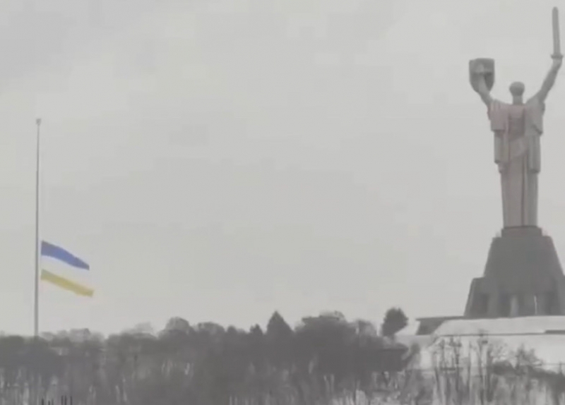 Флаг Бурятии и флаг Украины.