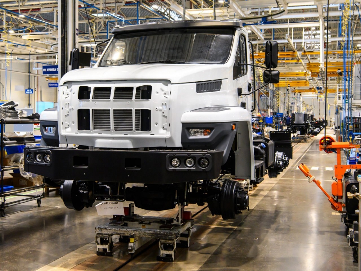 В Калуге стартовало производство грузовых автомобилей на заводе АО «АМО», бывшей площадке концерна Volvo Trucks