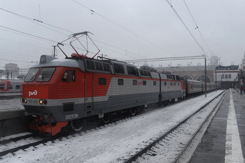 Шесть пассажирских поездов задерживаются в Челябинской области