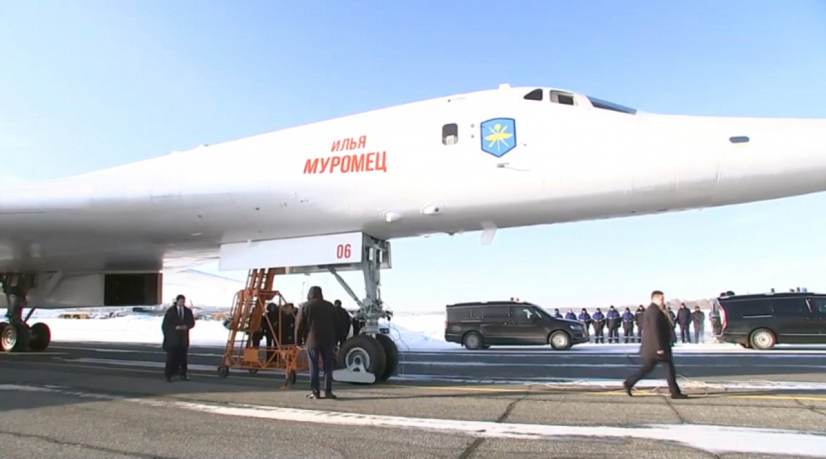 Путин 30 минут полетал на стратегическом ракетоносце Ту-160М