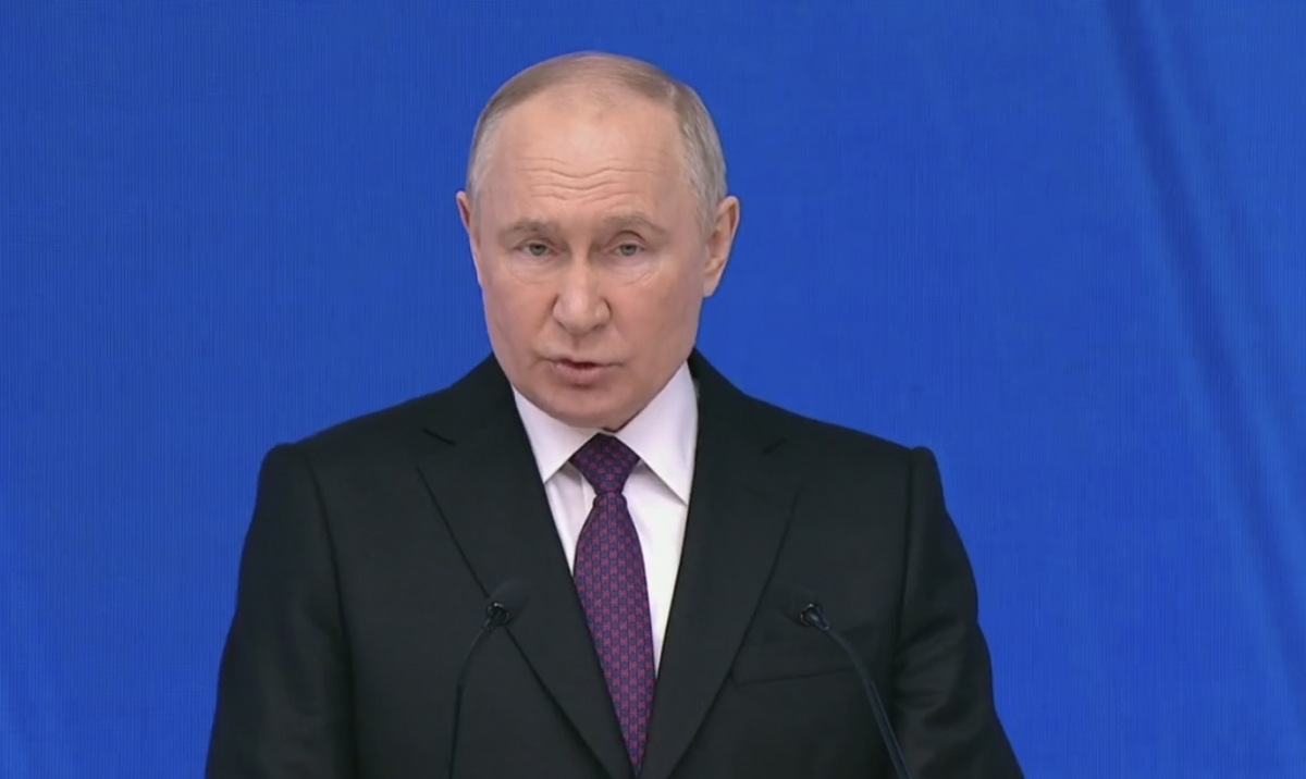 Путин заявил об отсутствии планов размещения ядерного оружия в космосе