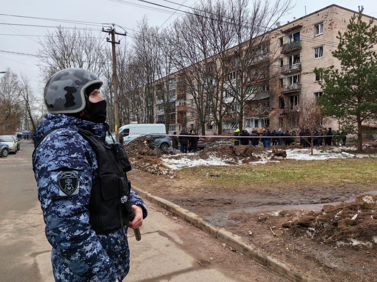 Росгвардия обеспечила эвакуацию жителей и охрану дома на Пискаревском проспекте в Петербурге