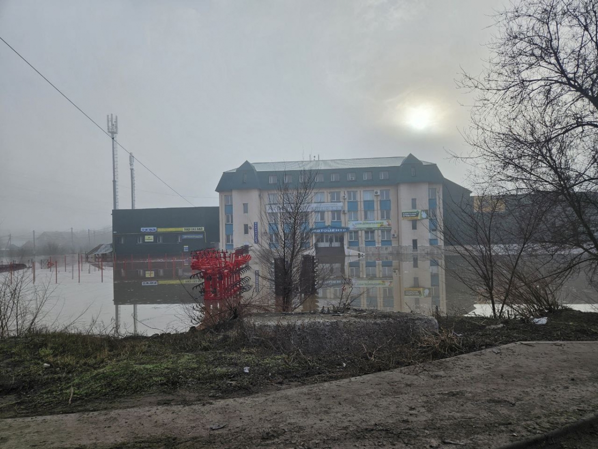 Массовая эвакуация началась в Оренбурге из-за паводка