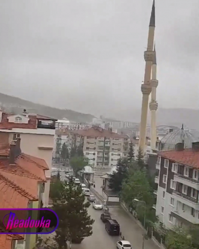 Ураганный ветер в Турции обрушил минарет мечети