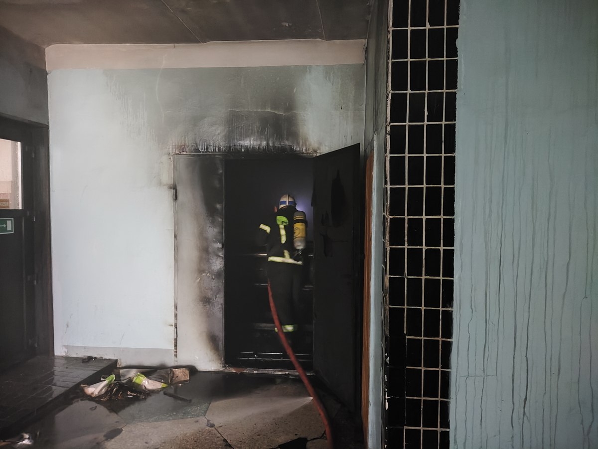 В Калуге произошёл пожар в здании, смежном с заводом «Калужский двигатель»