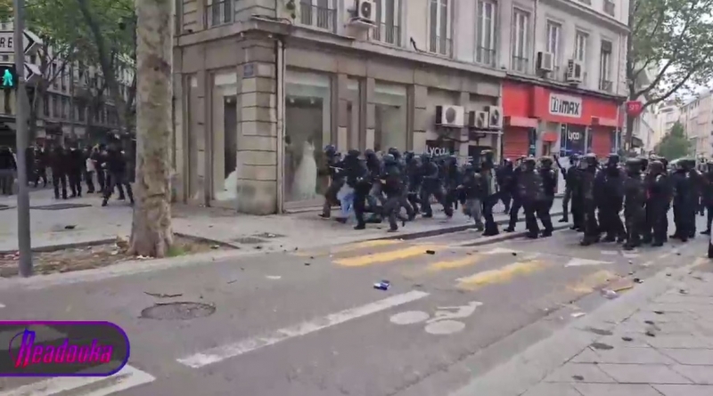 Французские силовики жёстко разгоняют демонстрантов