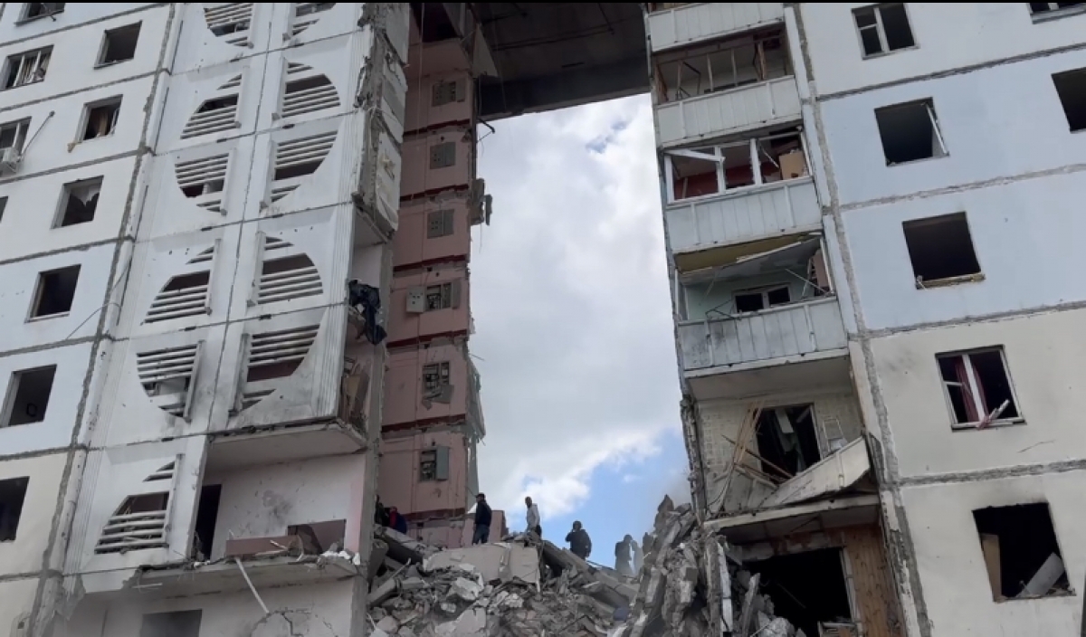 ВСУ ракетой ударили по десятиэтажке в Белгороде, людей извлекают из-под завалов