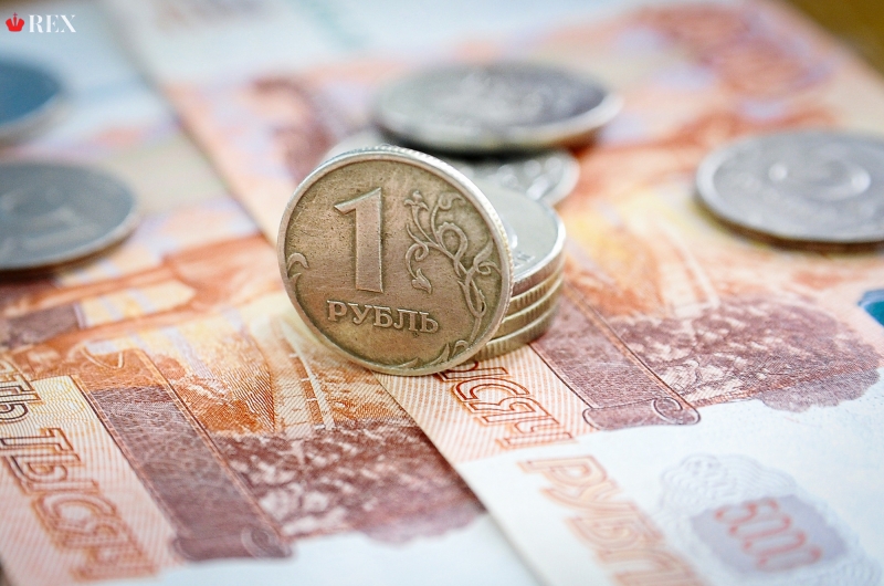 Рубль после санкций колеблется около 90 за доллар