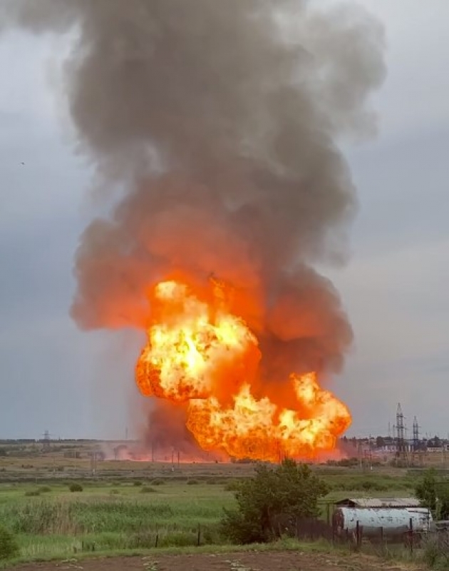 В Саратовской области горит магистральный газопровод