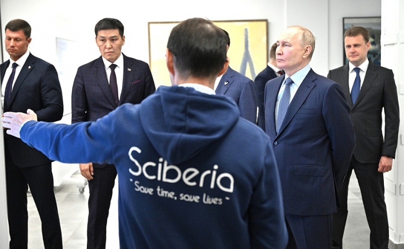 Путин посетил в Якутске кластер «Квартал труда»