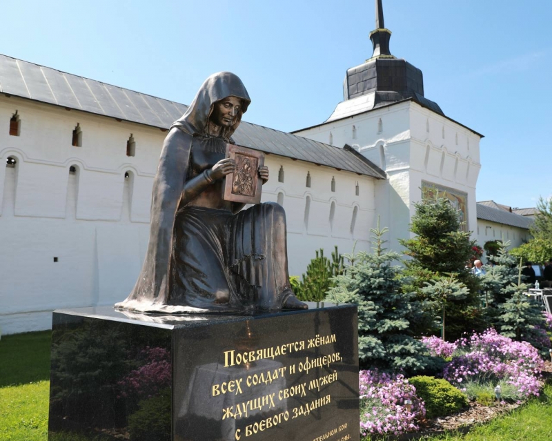 Ярославской области грозит скандал из-за памятника у Толгского монастыря