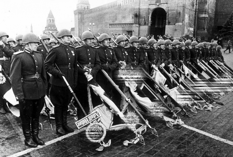 Парад Победы 24 июня 1945 года: знамёна Германии бросали к подножию мавзолея