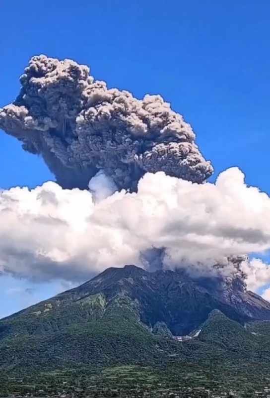 В Японии началось извержение вулкана Сакурадзима (видео)